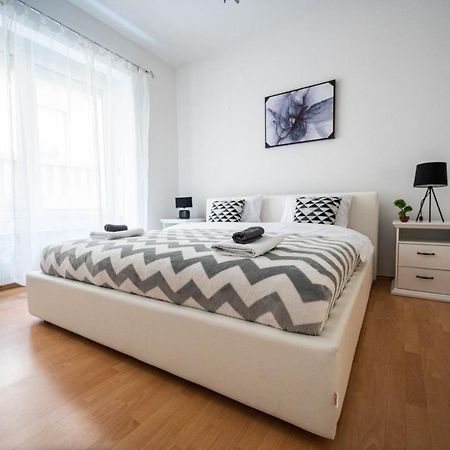 Bright And Modern 1Bdr Apartment In The Center Sarajevo Exterior photo