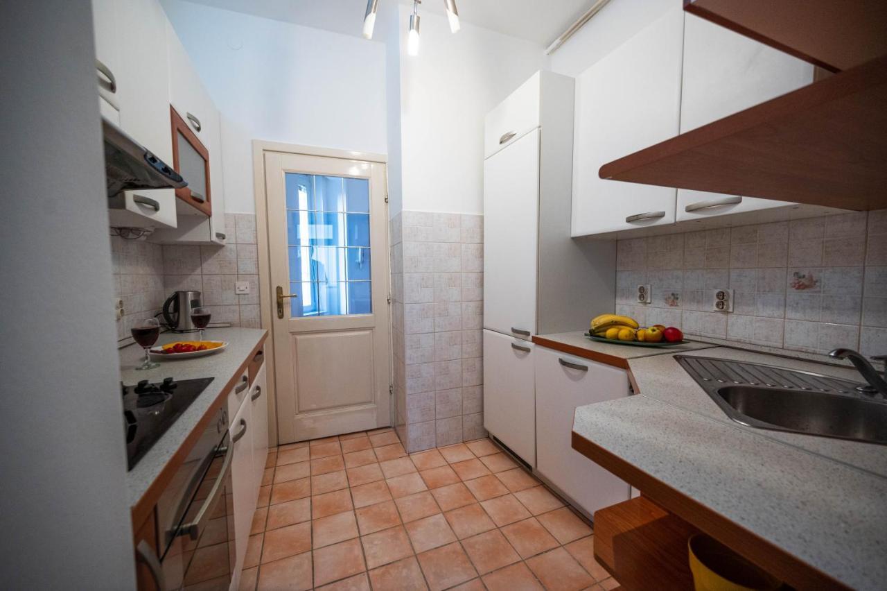 Bright And Modern 1Bdr Apartment In The Center Sarajevo Exterior photo